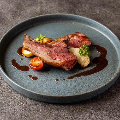 Roasted lamb heart smoked with straw