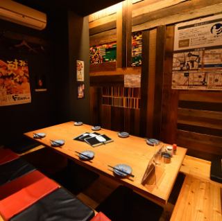 Take off your shoes and dig the seat where you can enjoy your feet easily.You can use it as a banquet space for up to 20 people from a small group meal.Meals with important people, entertainment, company drinking party, party, launch etc.