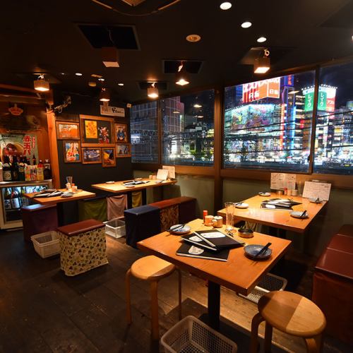 80 seats in total!! A spacious bar with a view of Shinjuku's night view.There are also private rooms available.