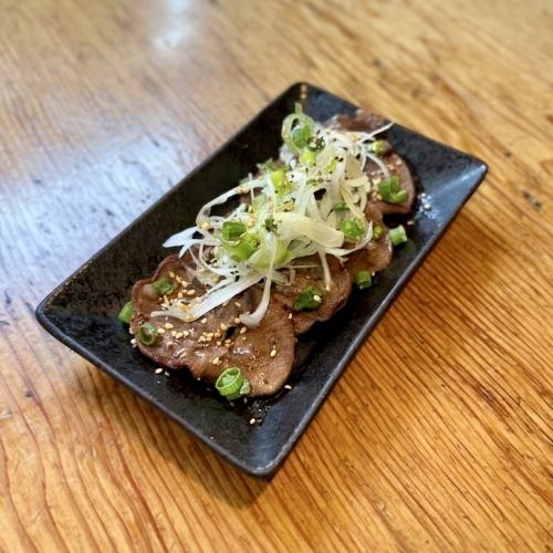 Thinly sliced beef tongue with green onions and salt