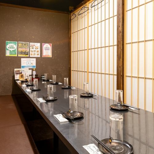最大200名様まで収容可能な広々とした店内は150名様以上で貸し切り予約も承ります◎各種宴会や会社宴会、同窓会や親しいご友人との飲み会など様々なシーンでご利用ください！混み合うシーズンのご予約はお早めにどうぞ！自慢のお料理や美味しいドリンクと心をこめたおもてなしでお客様の大切な集まりをサポートいたします！