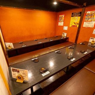 最大200名様まで収容可能な広々とした店内は150名様以上で貸し切り予約も承ります◎各種宴会や会社宴会、同窓会や親しいご友人との飲み会など様々なシーンでご利用ください!混み合うシーズンのご予約はお早めにどうぞ!自慢のお料理や美味しいドリンクと心をこめたおもてなしでお客様の大切な集まりをサポートいたします!