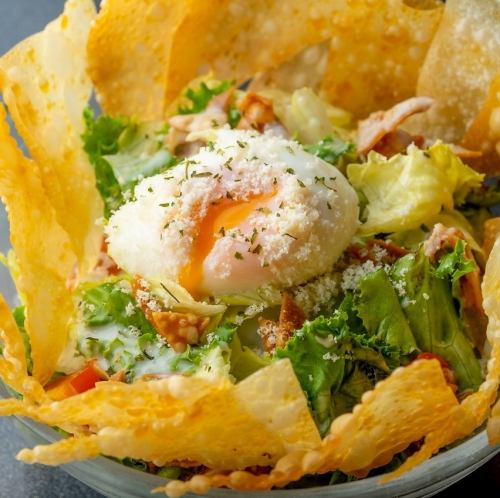 餃子の皮パリパリシーザーサラダ