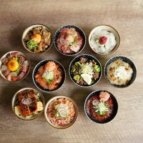 種類豊富な三丼セット