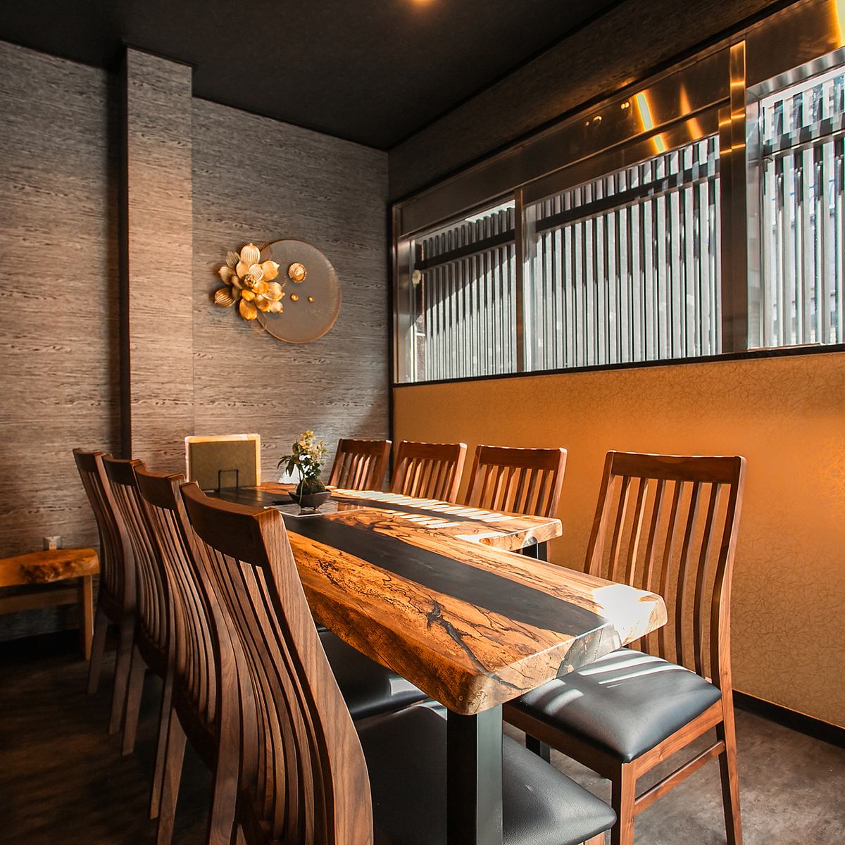 カウンター席、テーブル席ともに様々なシーンでご利用可！