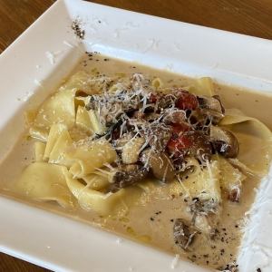 Pancetta and porcini cream pasta with truffle scent