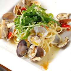 Vongolevian Collinguine with Clams and Arugula