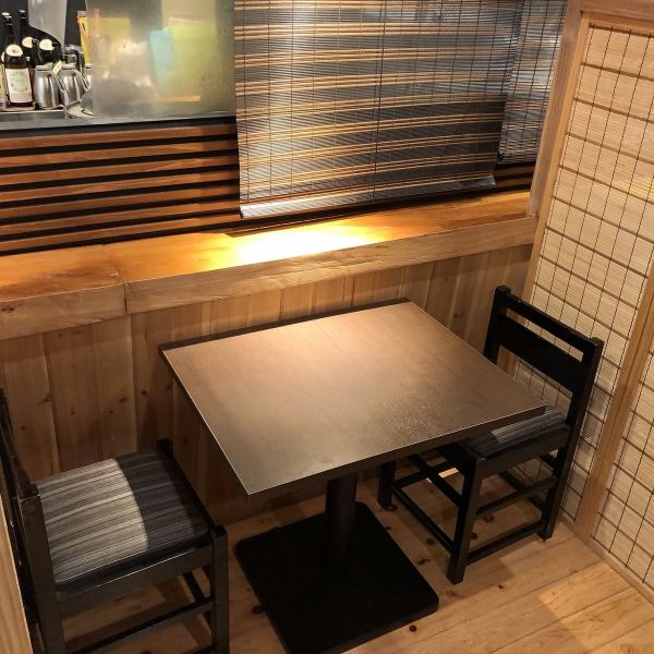 The number of seats for 2 and 4 has been increased! The hallway is hidden behind curtains, creating a private space.You can spend time without worrying about your surroundings.The four seats are bench seats, so you can sit comfortably.