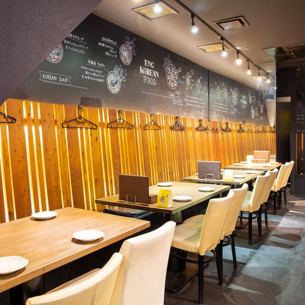 [Table seats that can accommodate various numbers of people] We can accommodate 4 to 20 people. ◇Table seats with spacious tables and warm lighting. Online reservations are recommended as it fills up quickly.