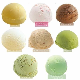 Strawberry mascarpone/pistachio/sour yogurt/monthly ice cream