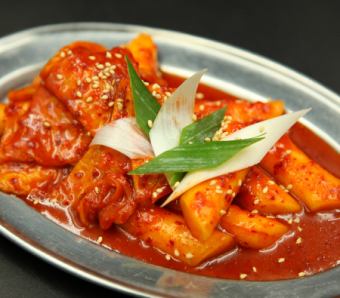 Stir-fried spicy tteokbokki with chewy texture and delicious spicy miso