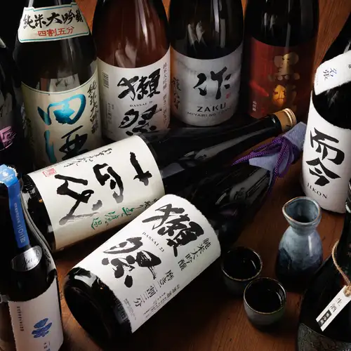 今夜の一杯が見つかる、全国から揃えた30種以上の地酒。