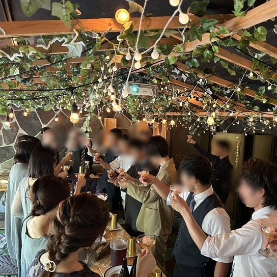 結婚式2次会利用にもOK！夢のような空間で、大人数での宴会にぴったり！！家族や友人同士で思い出に残るひとときを過ごしたい方におすすめです！コース料理で舌鼓を打ちながら、チーズフォンデュで心も溶けるような幸せを感じてください☆サプライズ演出も可能なので、特別な日に是非、ご利用ください♪