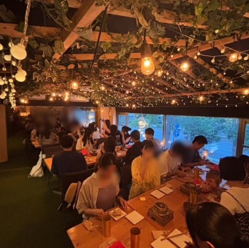 Why not spend a fun time with a large group, family, or friends in a special space created by sparkling lighting?The entire venue can also be rented out.Please feel free to contact our store.