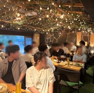 A stylish and fantastical space! Seats for 2 to 8 people.A relaxing space.The interior has a natural atmosphere that is soothing to the soul.