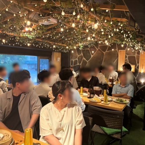 A stylish and fantastical space! Seats for 2 to 8 people.A relaxing space.The interior has a natural atmosphere that is soothing to the soul.