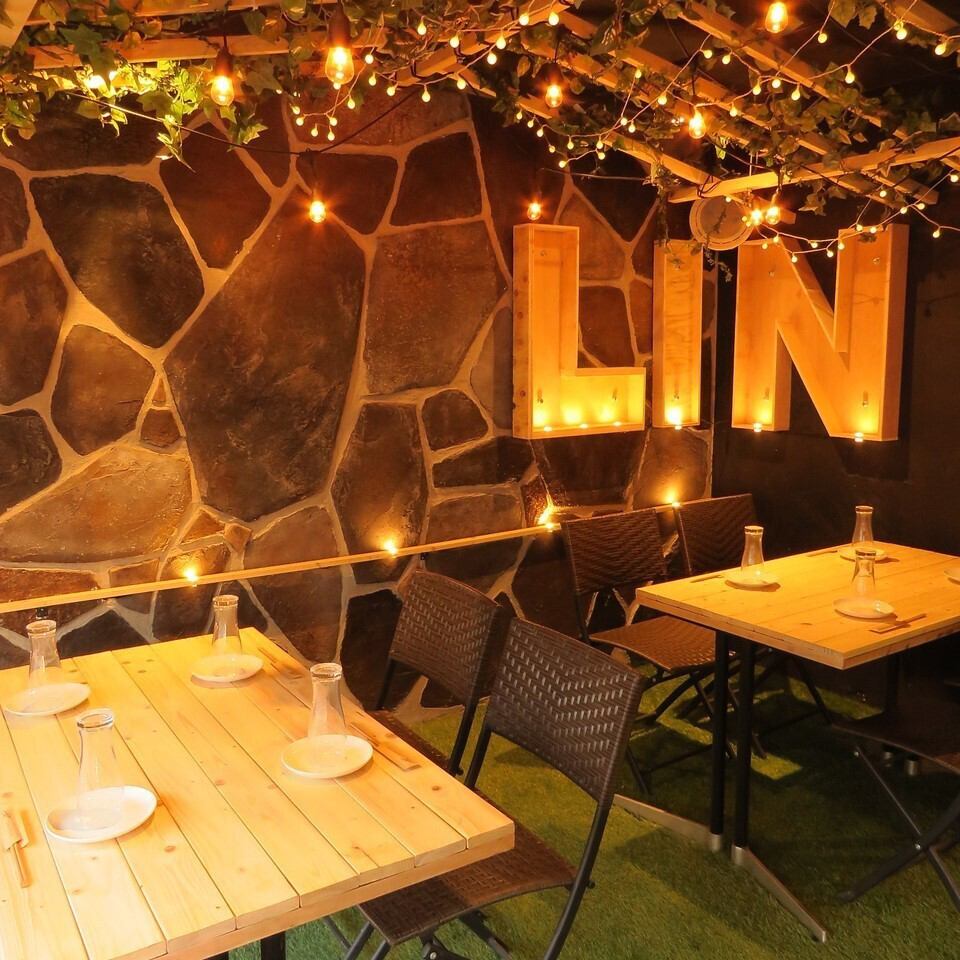 在轻松愉悦的成人氛围中享用宴会。♪ 最多可容纳10人。