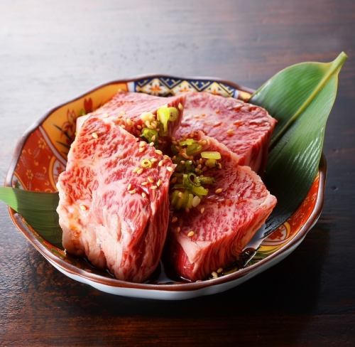 Thickly sliced premium Japanese beef skirt steak