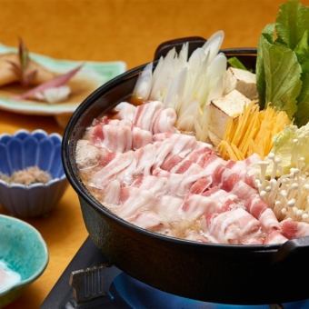 “和”の贅沢。希少余市産ワインポークのすき焼き食べ飲み放題◆4500円（税込）