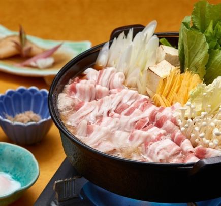 「日式」的奢華。使用稀有餘市酒釀豬肉的壽喜燒無限量暢吃◆4,500日圓（含稅）