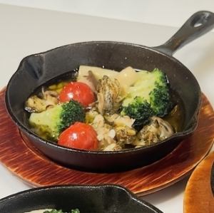 知床羅臼ツブの鉄板ガーリックバター