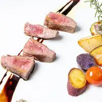 黒毛和牛コース！前菜、サラダ、パスタメイン、デザートまでついた豪華ランチ4400円(税込)