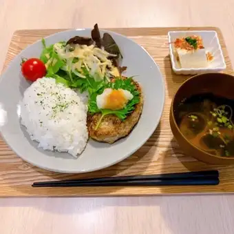 日式萝卜泥汉堡牛排拼盘