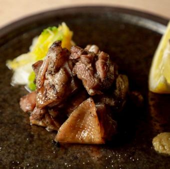 紀州備長炭香る親鶏焼き 白菜漬けを添えて