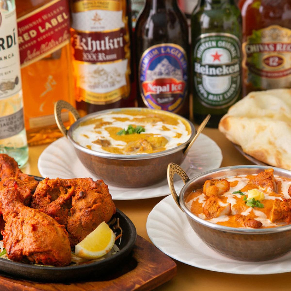 種類豊富なカレーやインド料理が楽しめる店。ランチ&ディナーともナンのお替り自由。