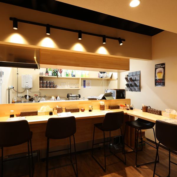 カジュアルにお料理、お酒を楽しんでいただけるよう、大衆的な雰囲気を演出した店舗づくりをしております！仕事終わりや観光終わりにふらっと立ち寄り、小樽の幸をお楽しみください！