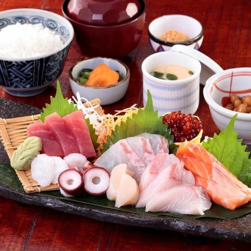 鮮度抜群！市場から仕入れた海鮮を使用したお造り★