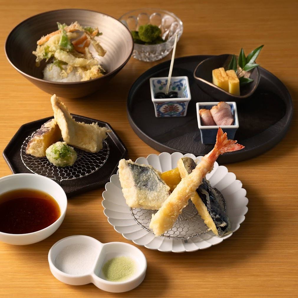 제철 재료를 사용한 튀김 전문점 ♪ 코스 요리도 있으므로, 마음껏 튀김을 즐길 수 있습니다
