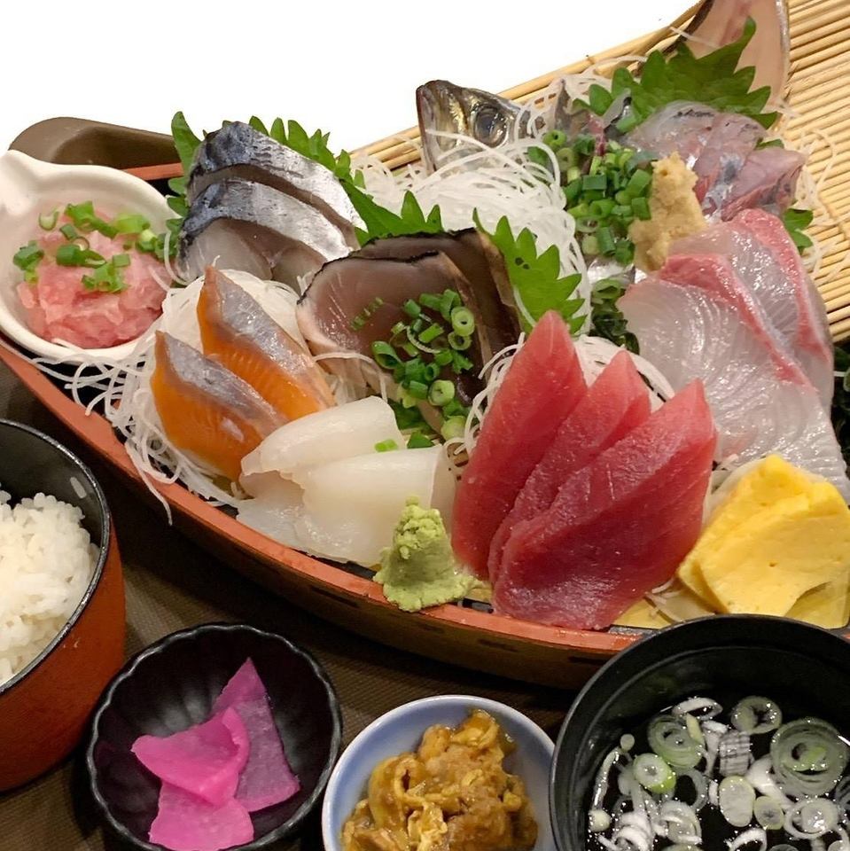 昼からみんなで乾杯！市役所内で気軽に立ち寄れるお店。