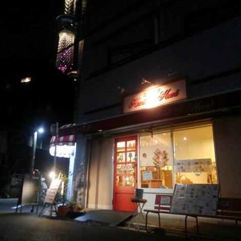 【押上駅徒歩5分】スカイツリーのすぐ側に当店がございます。押上駅からも5分ですのでお待ち合わせにも最適◎A1出口より四ツ目通りを渡り駐車場を右折し直進すると当店がございます♪ランチは11:30～14:30の営業となっております。