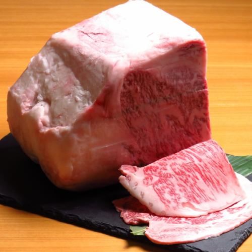 We offer A5A4 rank Japanese beef at a reasonable price.