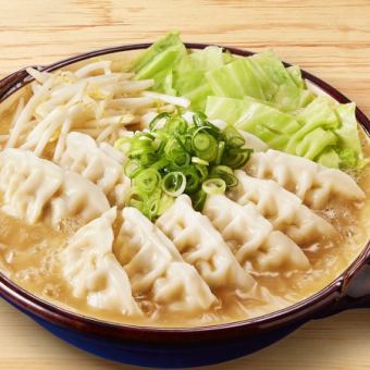 主要火锅选择【和牛内脏火锅或博多饺子】共9道菜 5,500日元 → 3,500日元