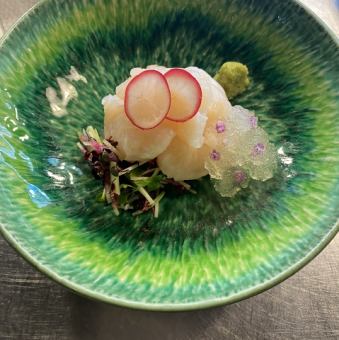 Scallop sashimi