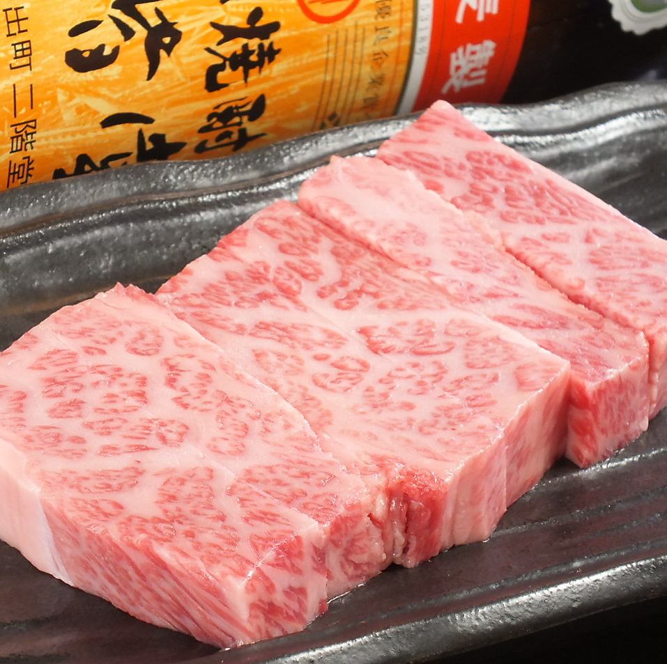 Enjoy popular parts such as high-quality Japanese black beef ribs, hormones, and loin