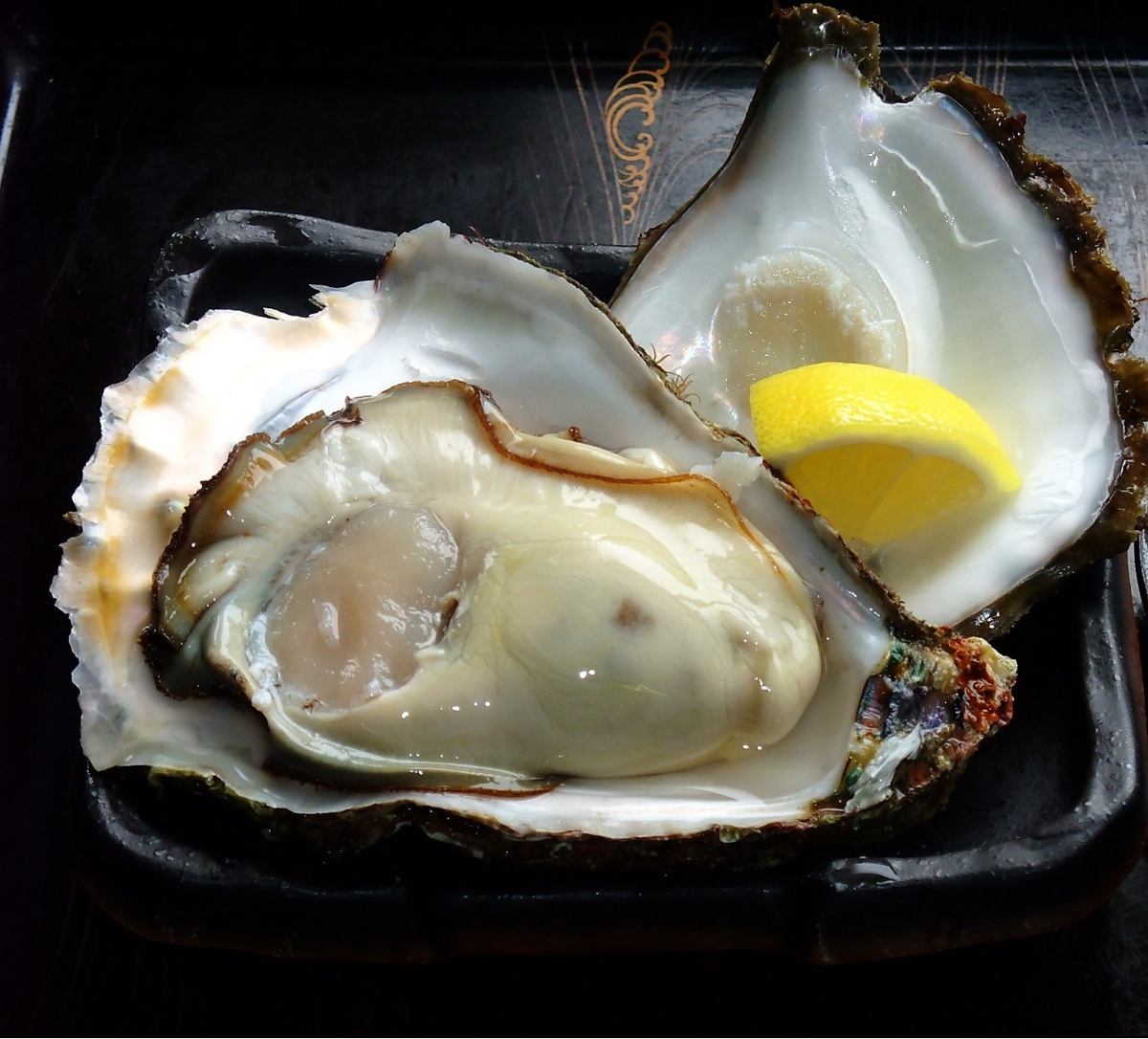 Oysters sent directly from Hirokawa Fisheries in Hiroshima! We offer oyster fries, oyster pots, and hot water baths