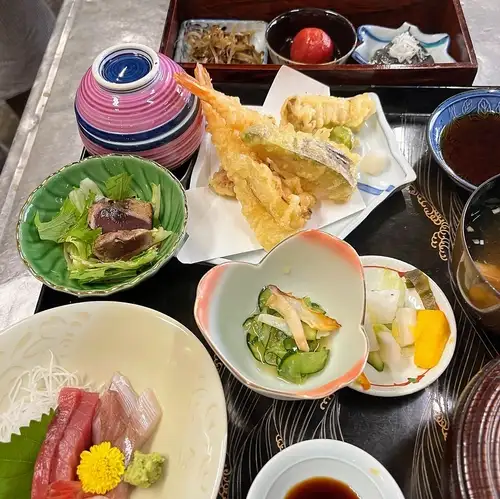 先着20名様には特製茶碗蒸しサービス、ご飯お代わり自由