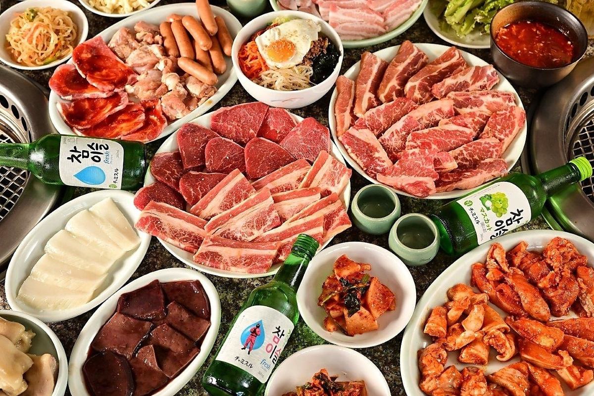 創業47年の歴史を誇る当店は、レトロな雰囲気の中でおふくろの味を楽しめる焼肉屋です