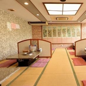 各席にパーテーションを設置し、他のお客様とのソーシャルディスタンスをしっかりと確保しております。安心してお食事をお楽しみいただける環境を整えておりますので、久しぶりの外食もお気軽にお越しください。お客様の健康と安全を最優先に考え、快適にお過ごしいただけるよう努めております。