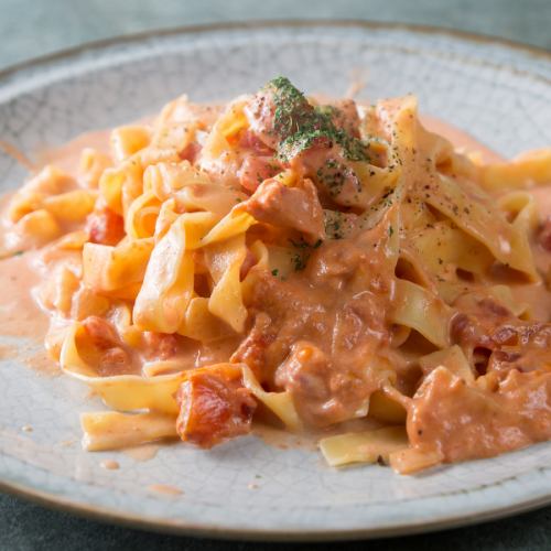 オマール海老のトマトクリームパスタ