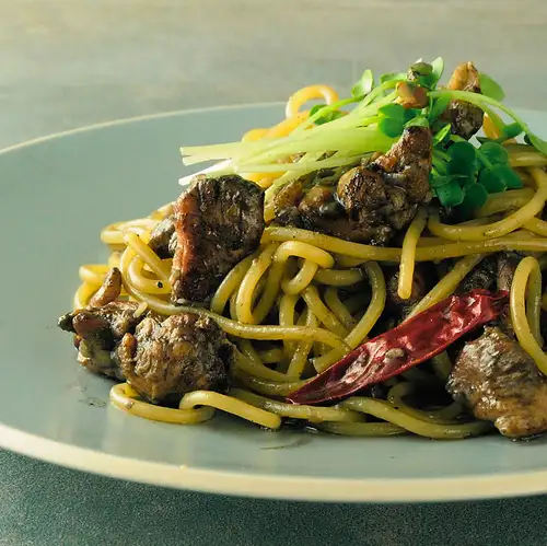 The exquisite combination of charcoal-grilled food and pasta is addictive!