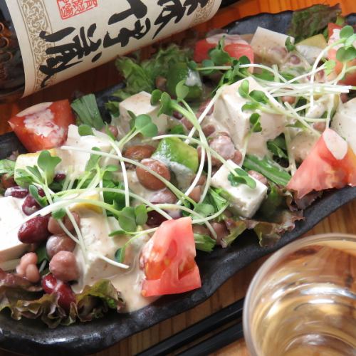 Japanese-style jako salad with tofu and avocado