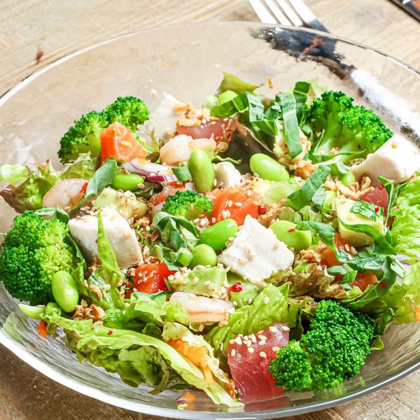 Seafood POKI salad (with pesticide-free kale)