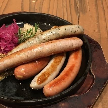 Assortment of 5 kinds of grilled sausages