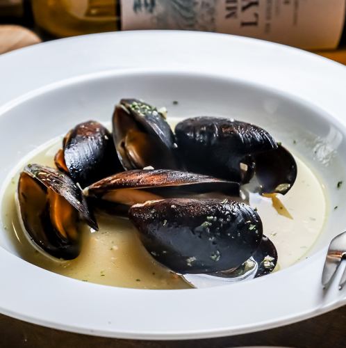 Steamed mussels with wine