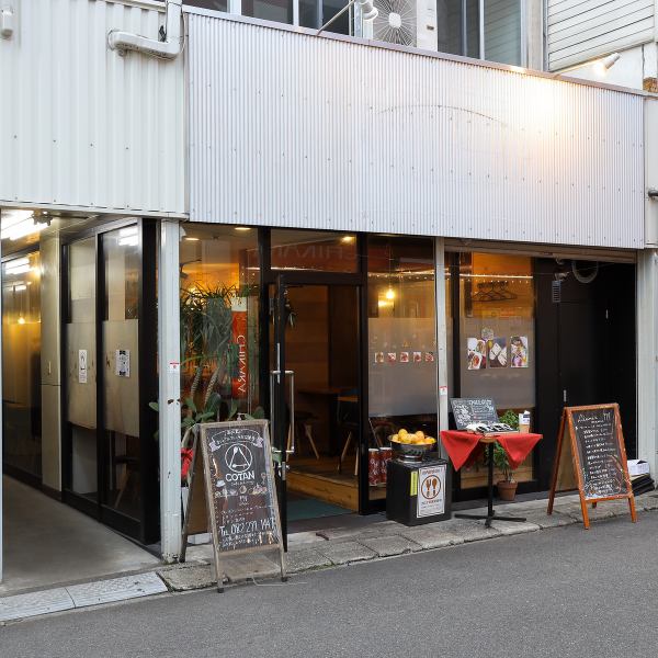 [Approximately a 2-minute walk from Nishi-Hiroshima Station!] Conveniently accessible from both JR and Hiroden ♪ You can drop in on your way home from work or shopping, so please come by all means.It's close to the station, so it's easy to get together without getting lost ◎ It's easy to spend alone in the calm wood-like store! We are open from the morning, so please do it before work ♪
