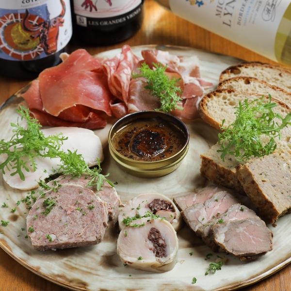 [Recommended for meat lovers ☆ A great way to enjoy a variety of meats at a great price!] Meat platter (S) 2100 yen (tax included)